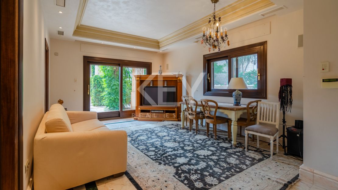 Потрясающая вилла на продажу на Золотой Миле, Марбея