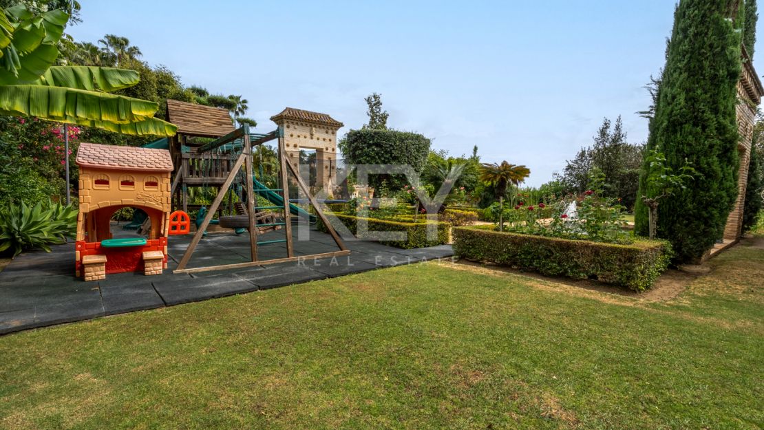 Потрясающая вилла на продажу на Золотой Миле, Марбея