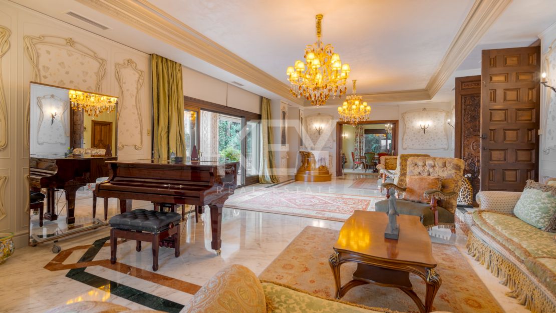 Потрясающая вилла на продажу на Золотой Миле, Марбея