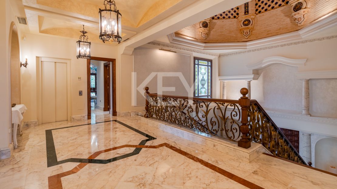 Потрясающая вилла на продажу на Золотой Миле, Марбея