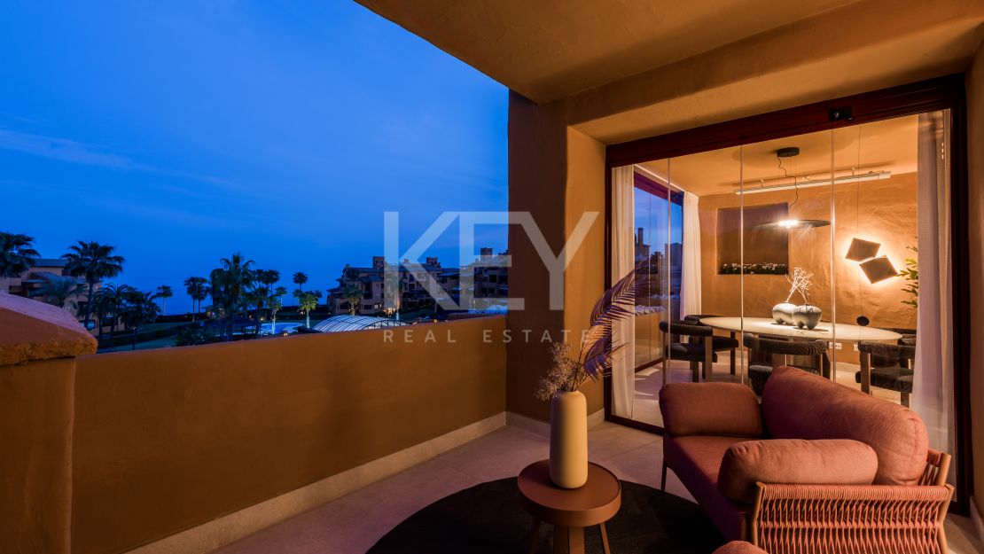 Apartamento junto a la playa en venta en la Nueva Milla de Oro, Estepona