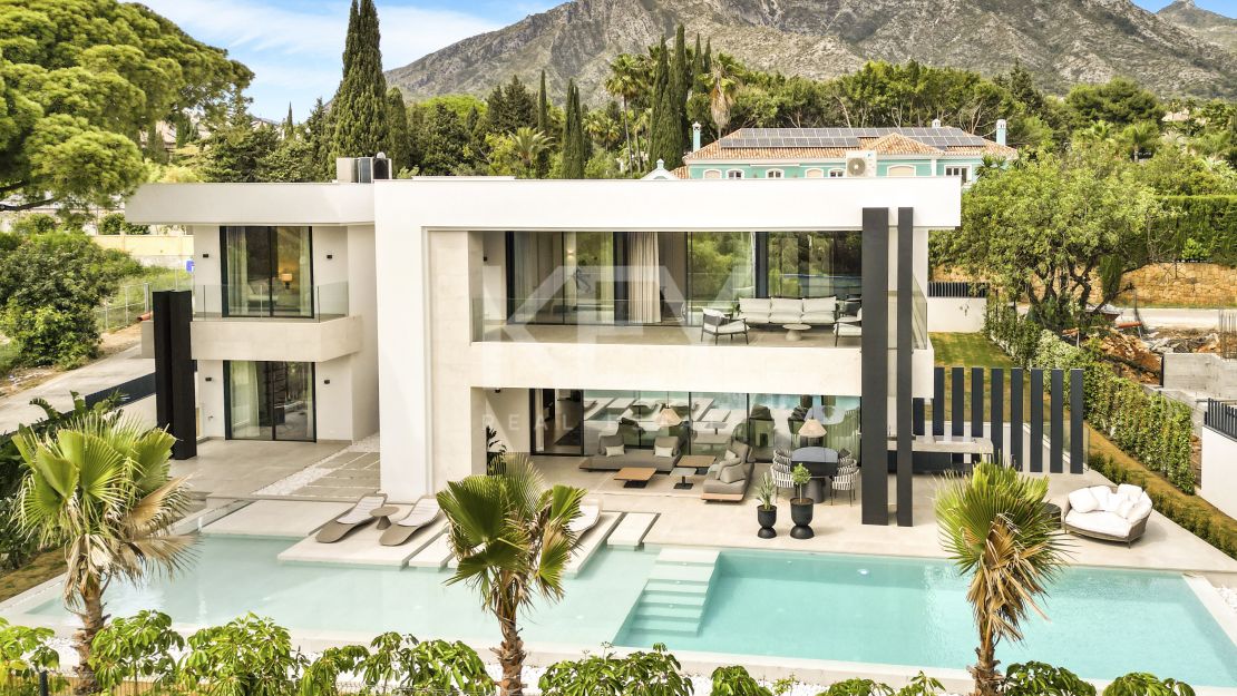 Luxury villa for sale in the heart of the Golden Mile, Marbella