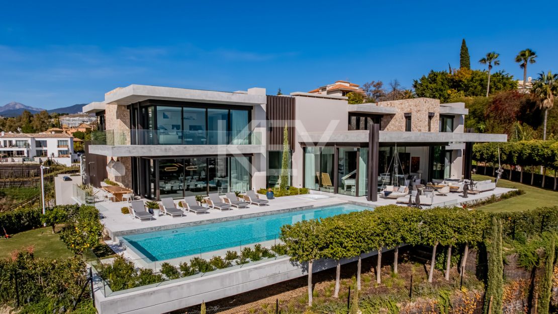Extraordinary 8-bedroom villa with panoramic sea views in La Quinta