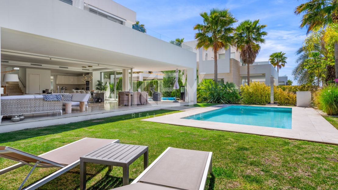 Perfect villa for sale in La Finca de Marbella, Marbella