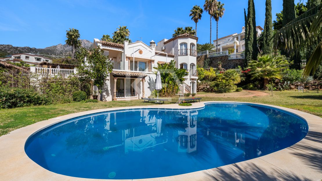Luxurious villa for sale in Cascada de Camojan, Marbella