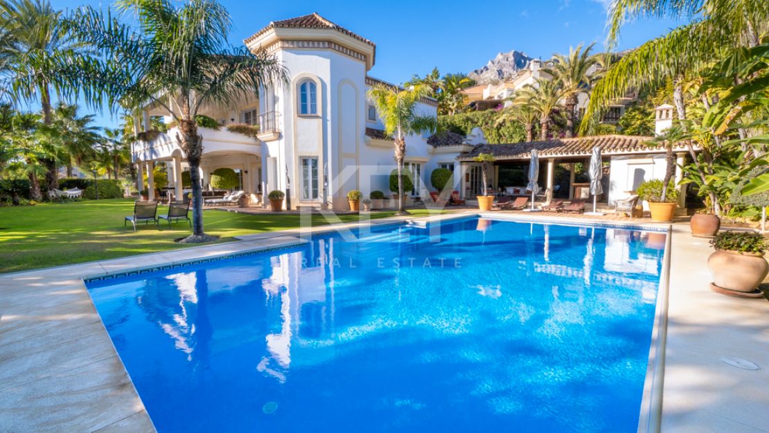 Luxurious villa with fantastic sea views for sale in Sierra Blanca, Marbella