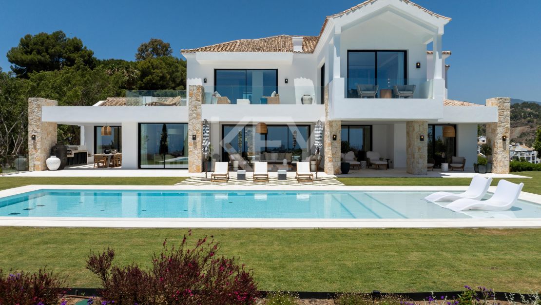 Stunning villa for sale in El Herrojo, Benahavis