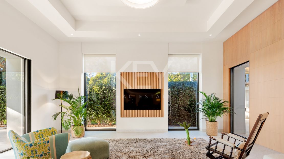 Современная и просторная вилла в продаже в Лас Флорес, Бенаавис