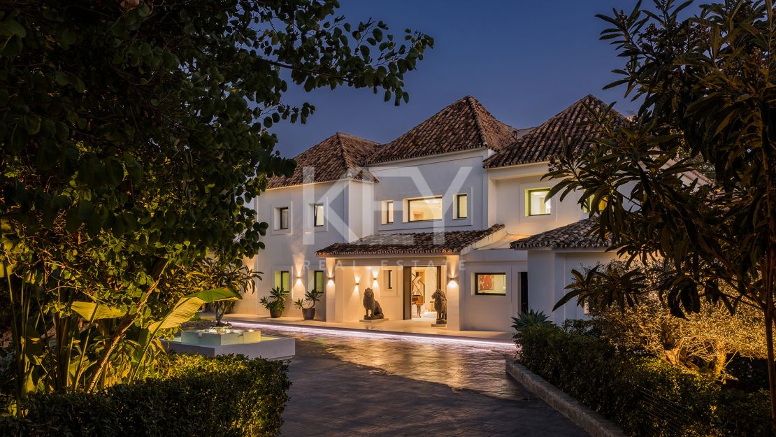 Современная и просторная вилла в продаже в Лас Флорес, Бенаавис