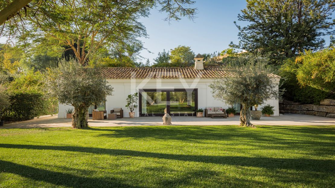 Современная и просторная вилла в продаже в Лас Флорес, Бенаавис