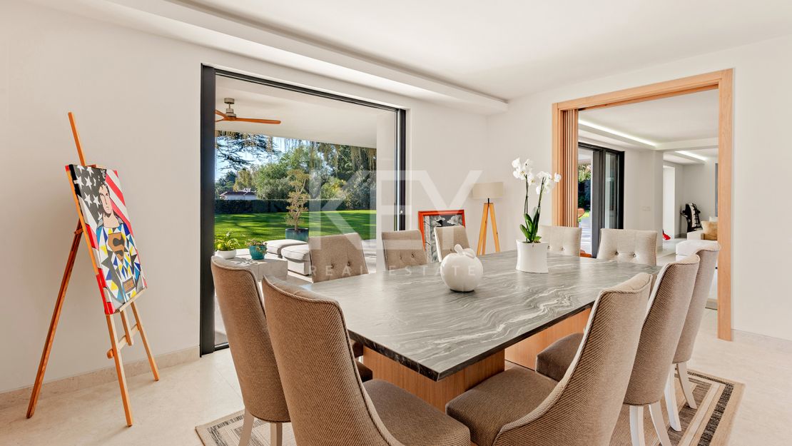 Современная и просторная вилла в продаже в Лас Флорес, Бенаавис