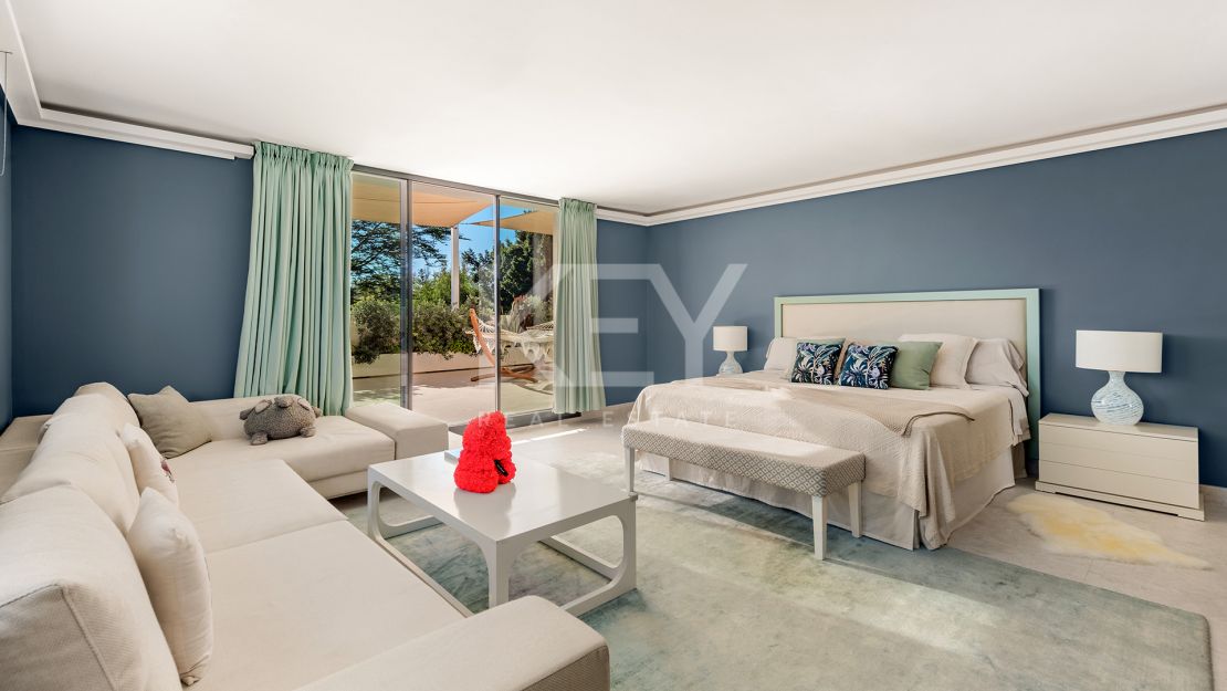 Современная и просторная вилла в продаже в Лас Флорес, Бенаавис