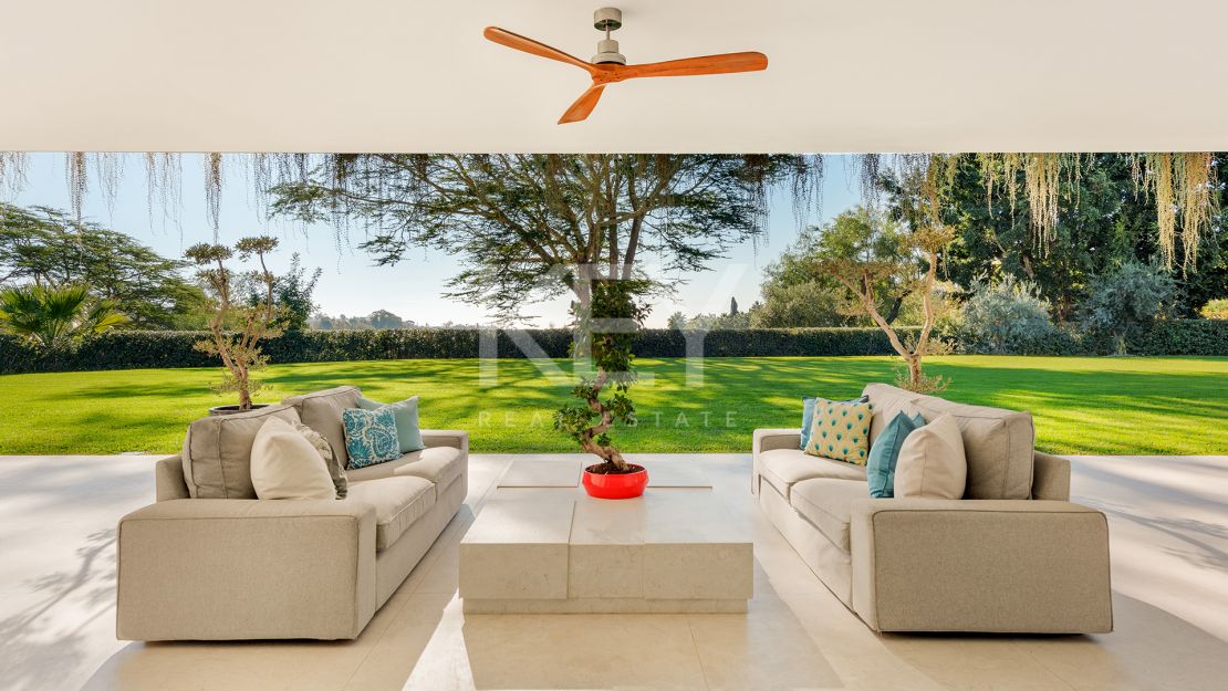 Современная и просторная вилла в продаже в Лас Флорес, Бенаавис