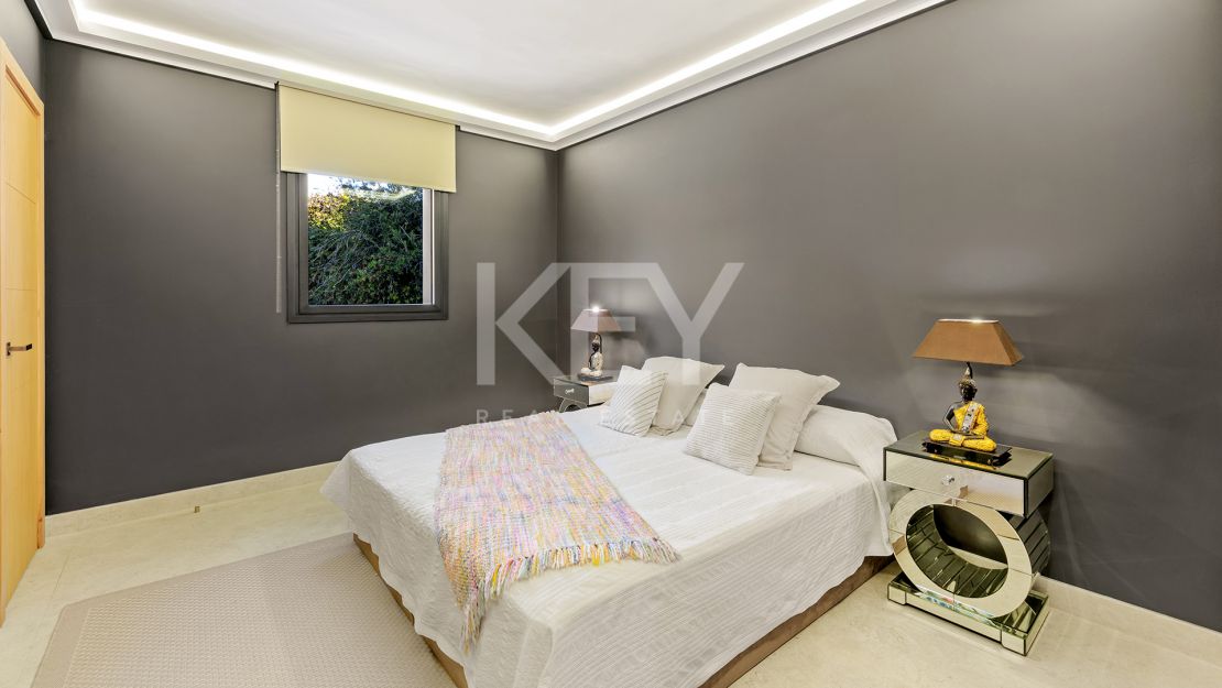 Современная и просторная вилла в продаже в Лас Флорес, Бенаавис