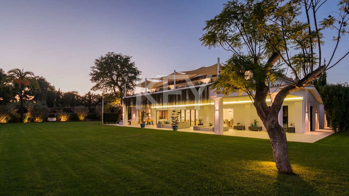 Современная и просторная вилла в продаже в Лас Флорес, Бенаавис