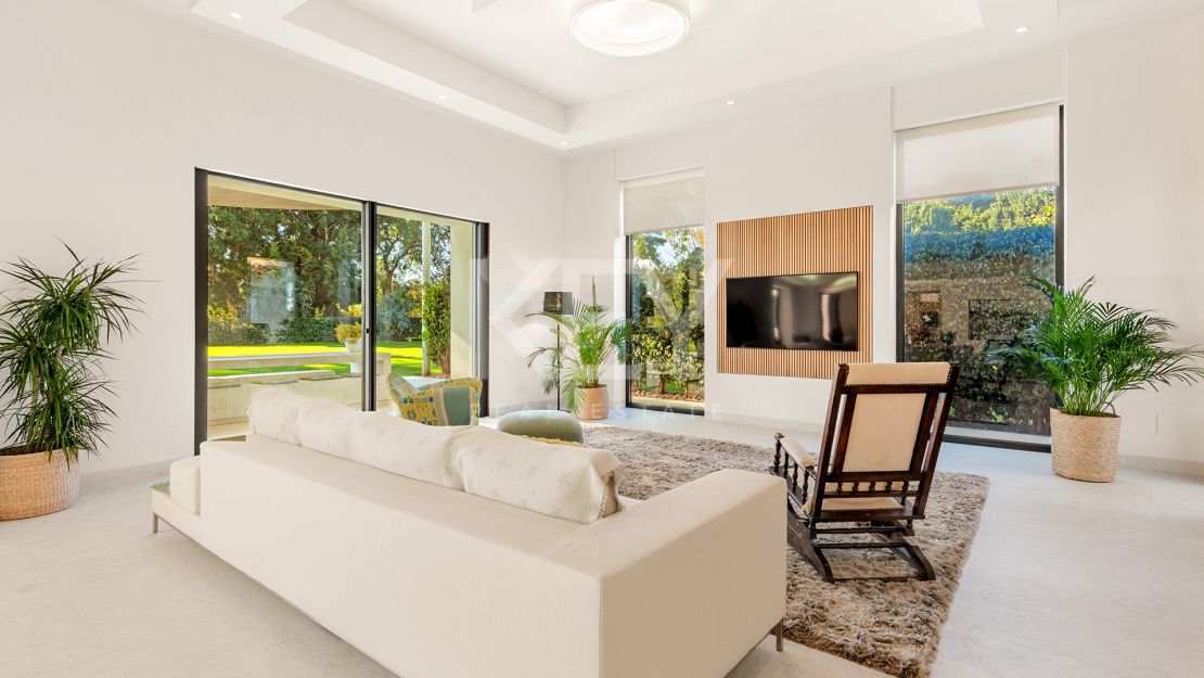 Современная и просторная вилла в продаже в Лас Флорес, Бенаавис