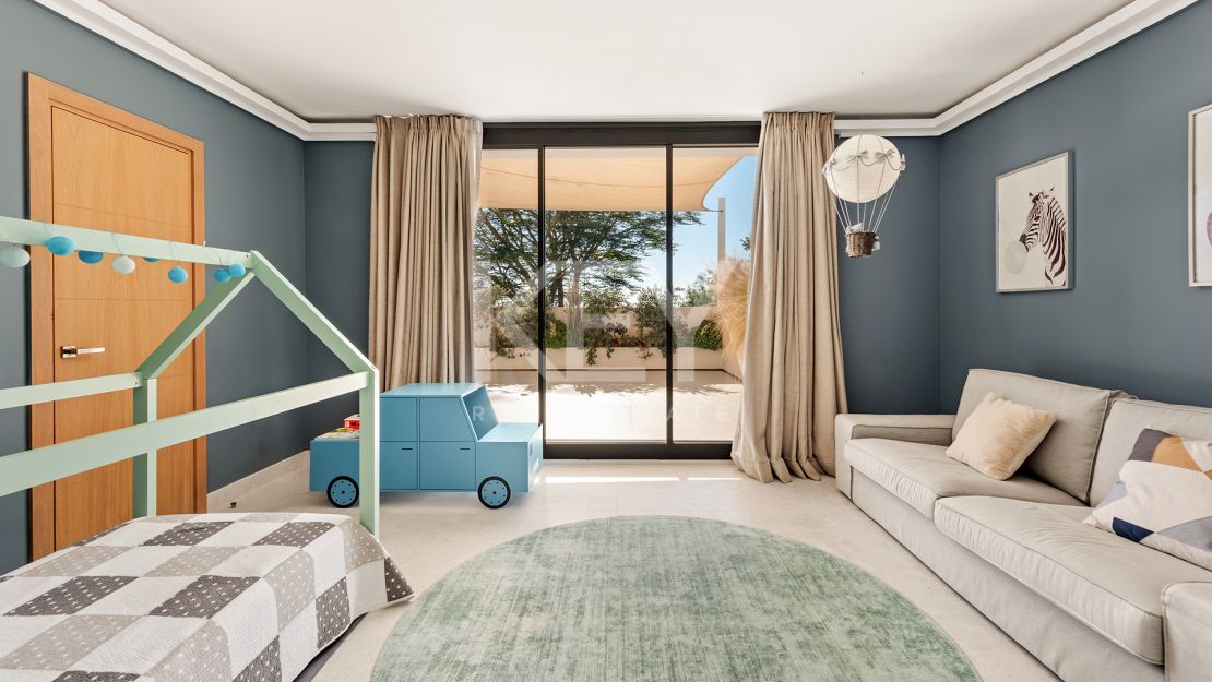 Современная и просторная вилла в продаже в Лас Флорес, Бенаавис