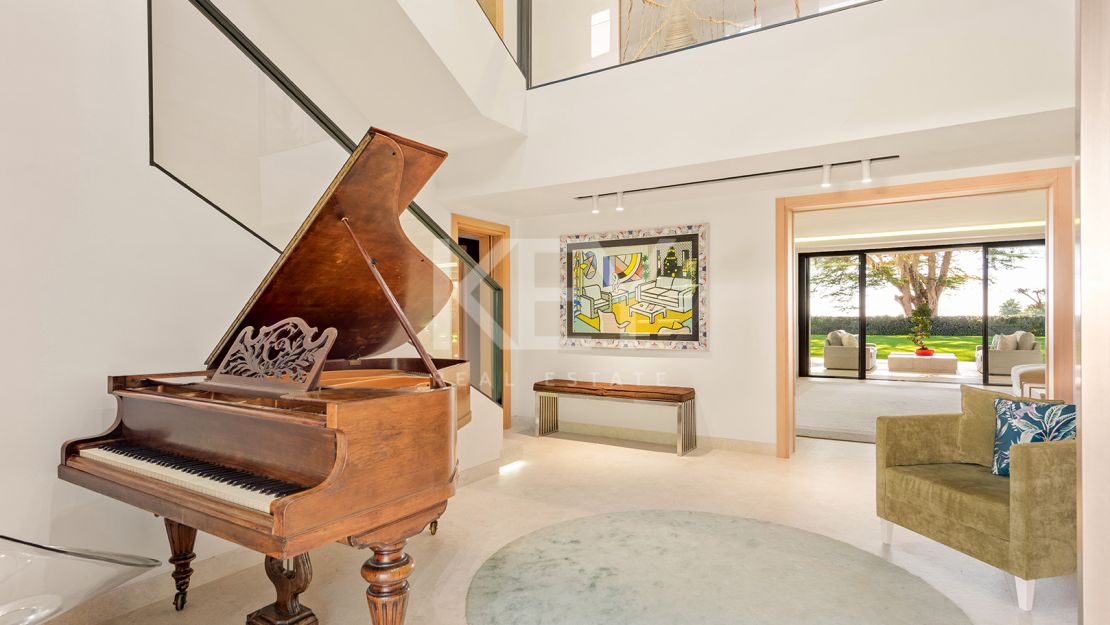 Современная и просторная вилла в продаже в Лас Флорес, Бенаавис