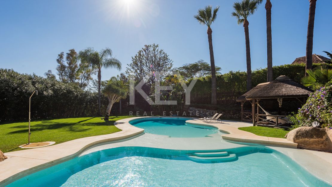 Современная и просторная вилла в продаже в Лас Флорес, Бенаавис