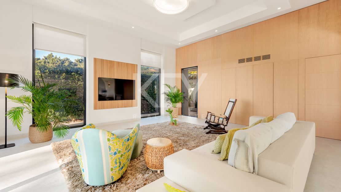 Современная и просторная вилла в продаже в Лас Флорес, Бенаавис