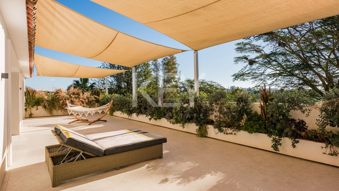 Современная и просторная вилла в продаже в Лас Флорес, Бенаавис