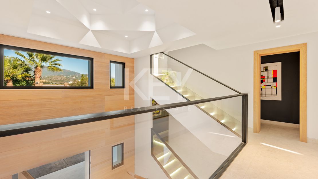 Современная и просторная вилла в продаже в Лас Флорес, Бенаавис