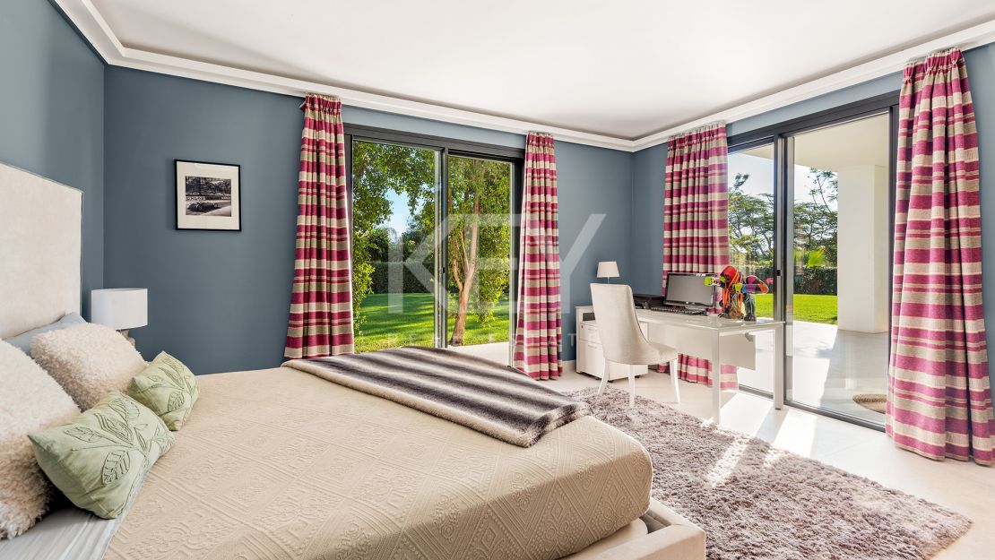 Современная и просторная вилла в продаже в Лас Флорес, Бенаавис