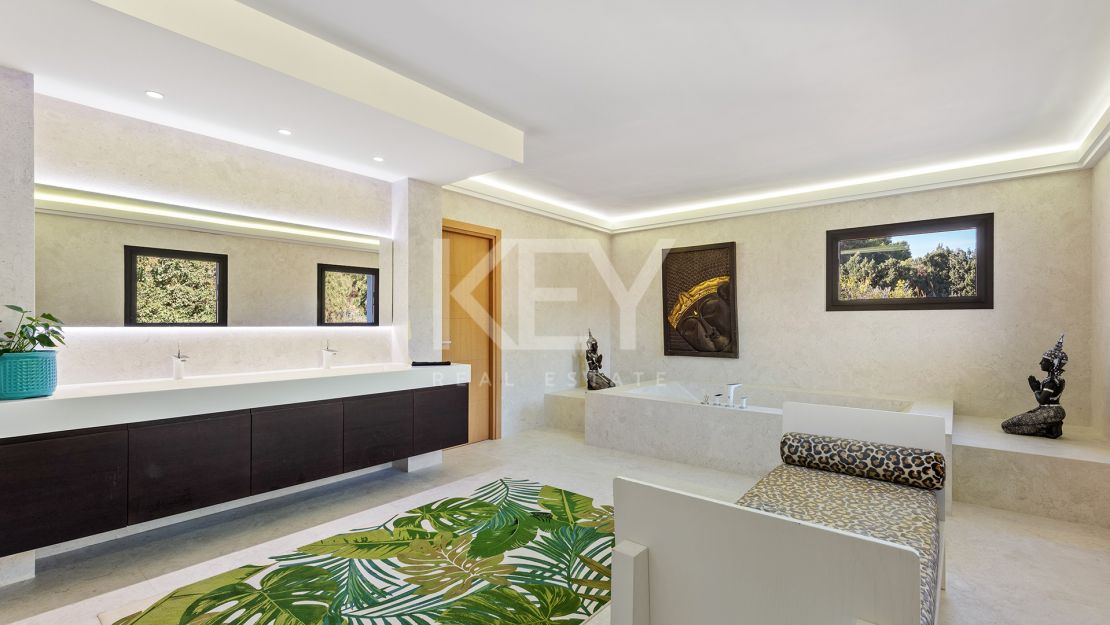 Современная и просторная вилла в продаже в Лас Флорес, Бенаавис