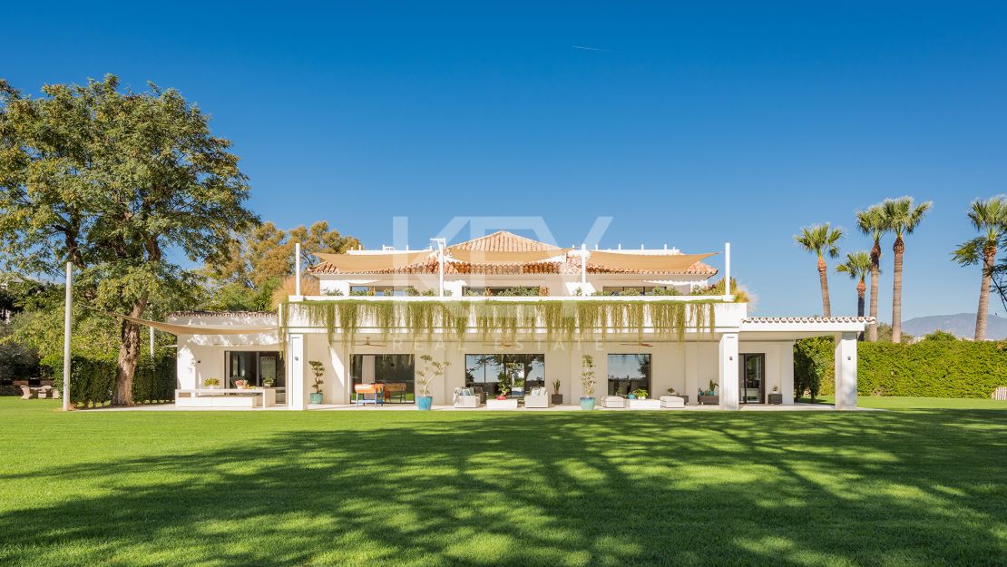Современная и просторная вилла в продаже в Лас Флорес, Бенаавис