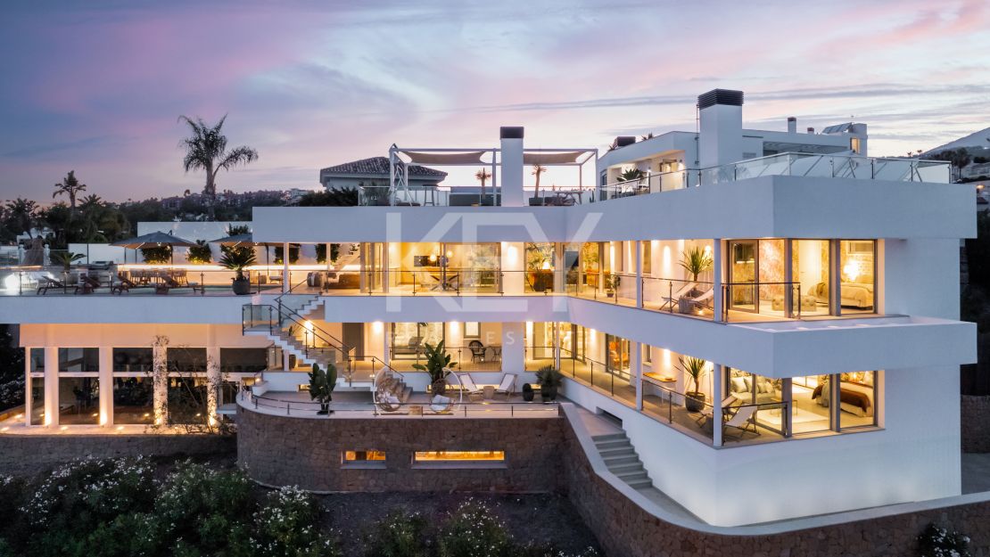 Stunning and perfectly presented villa for sale in El Herrojo, Benahavis