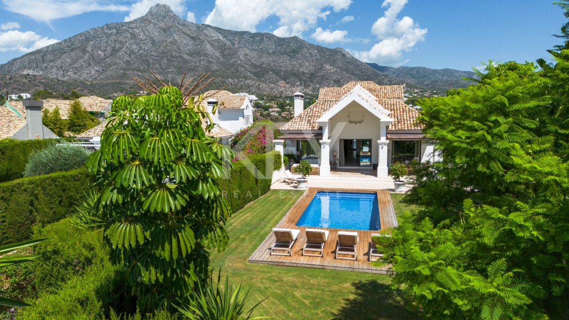 Totally renovated villa Las Lomas for sale with possibility to rent in Las Lomas de Marbella Club, Marbella