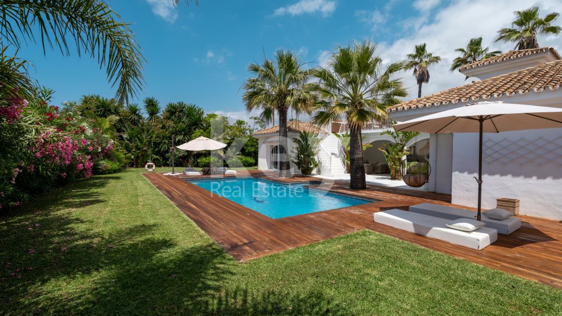 Villa de lujo de 5 dormitorios en venta en Marbesa, Marbella