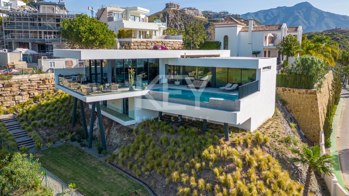 An exceptional and new villa for sale in Las lomas de La Quinta, Benahavis