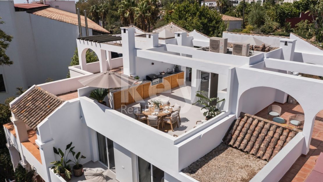 An ultra modern and glamorous townhouse for sale in La Quinta, Benahavis