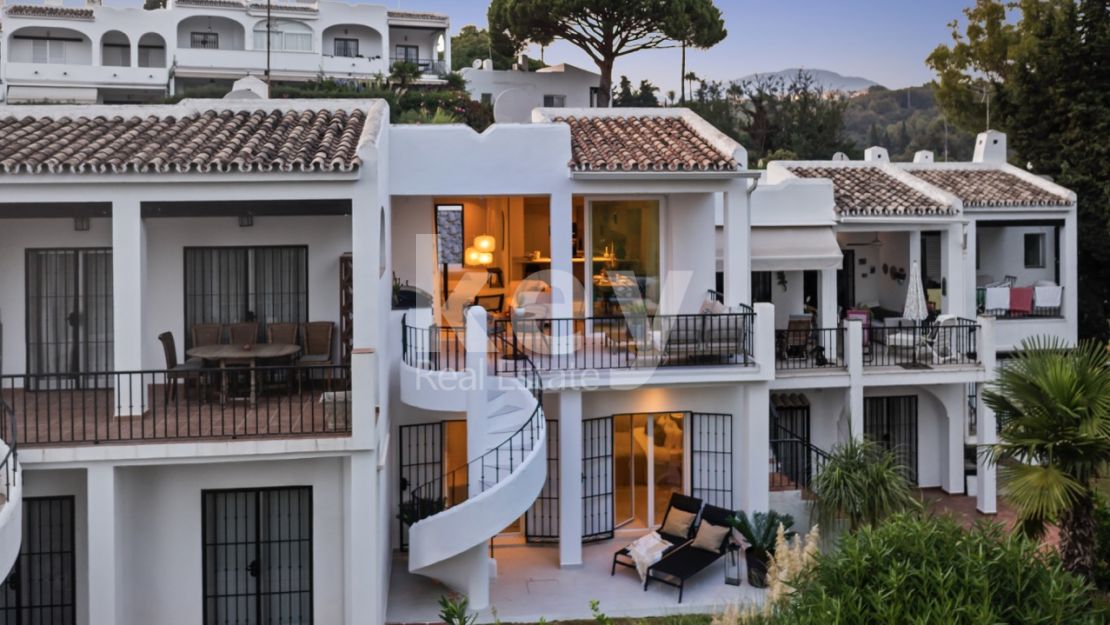 An exquisite, refurbished duplex townhouse for sale inthe golf paradise,  Aloha, Nueva Andalucia