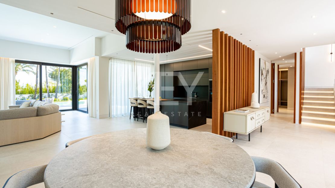 Modern and stylish villa for sale in El Paraiso, Estepona, Malaga