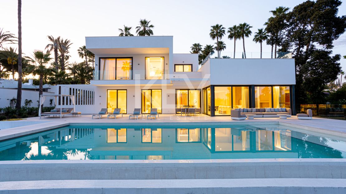 Modern and stylish villa for sale in El Paraiso, Estepona, Malaga