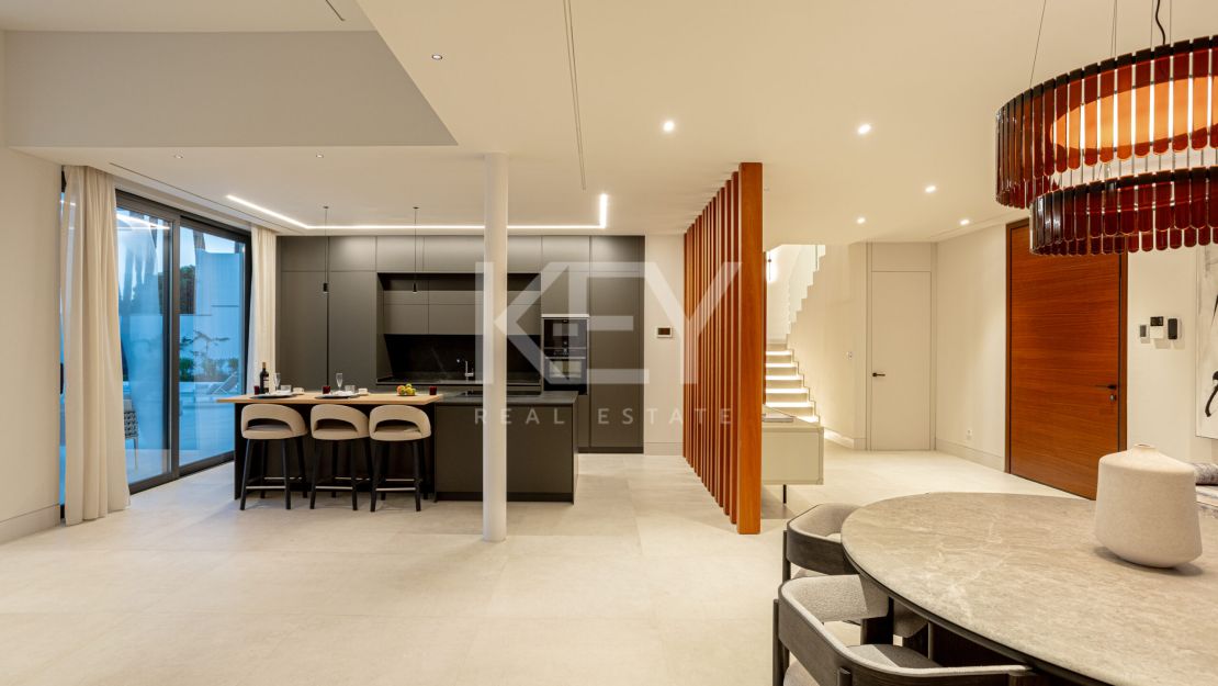 Modern and stylish villa for sale in El Paraiso, Estepona, Malaga