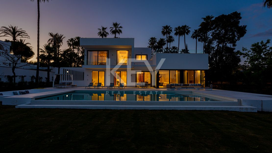 Modern and stylish villa for sale in El Paraiso, Estepona, Malaga