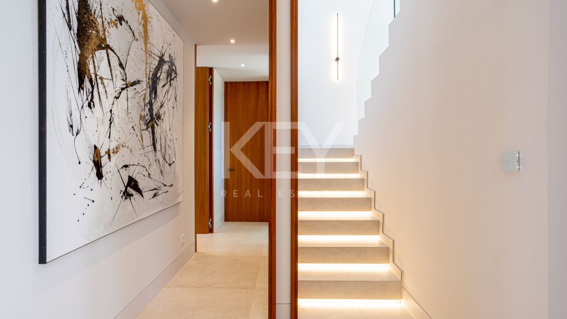 Modern and stylish villa for sale in El Paraiso, Estepona, Malaga