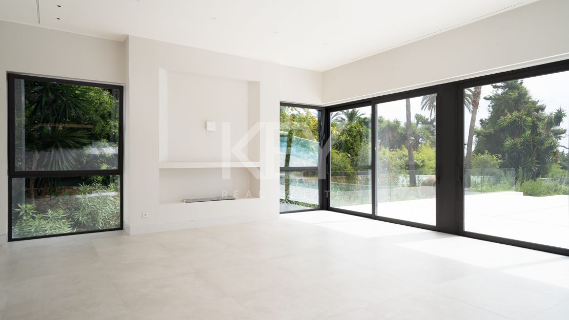  Villa moderna y elegante en venta en El Paraíso, Estepona, Málaga