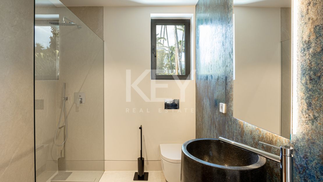 Modern and stylish villa for sale in El Paraiso, Estepona, Malaga