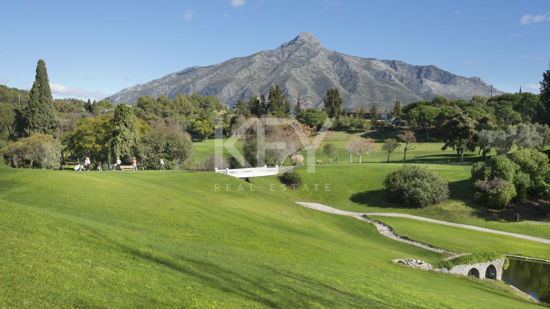  Villa moderna y elegante en venta en El Paraíso, Estepona, Málaga