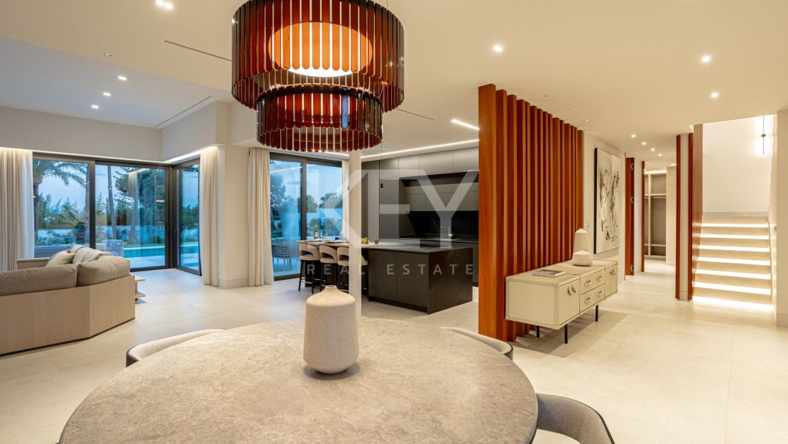 Modern and stylish villa for sale in El Paraiso, Estepona, Malaga