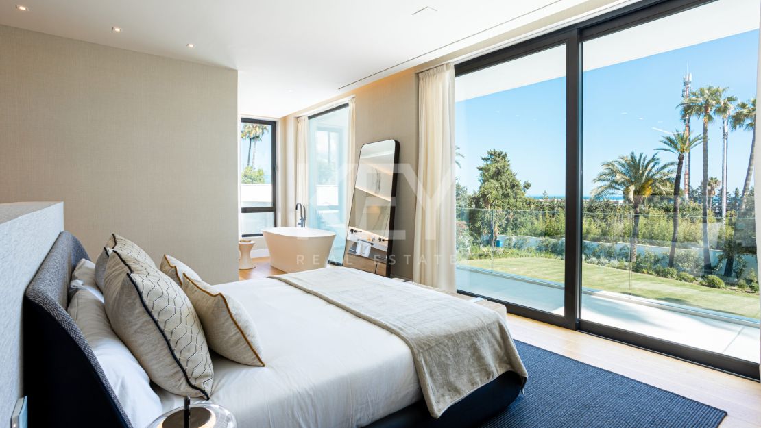 Modern and stylish villa for sale in El Paraiso, Estepona, Malaga