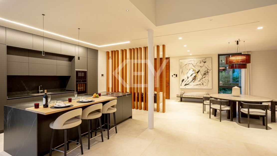 Modern and stylish villa for sale in El Paraiso, Estepona, Malaga
