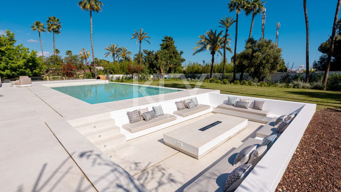 Modern and stylish villa for sale in El Paraiso, Estepona, Malaga