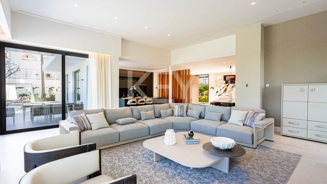 Modern and stylish villa for sale in El Paraiso, Estepona, Malaga