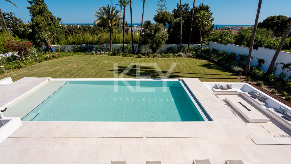 Modern and stylish villa for sale in El Paraiso, Estepona, Malaga