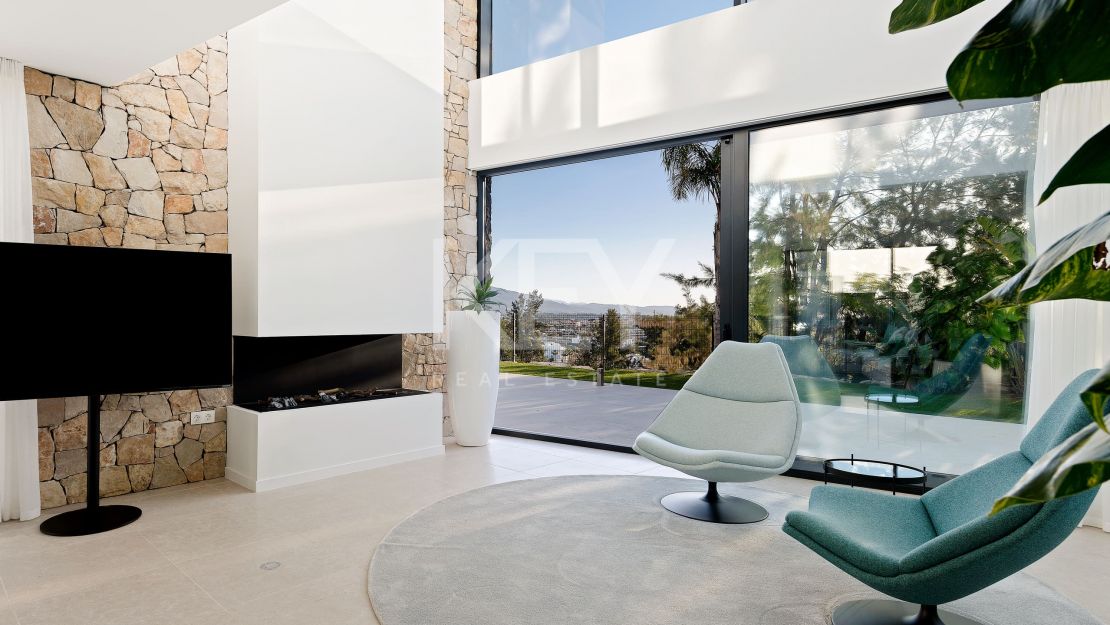 Villa contemporánea con vistas increíbles en venta en Nueva Atalaya, Estepona.